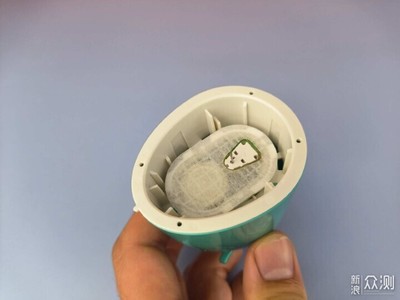 以為遇到了泳池生化人,沒(méi)想到是健康先鋒